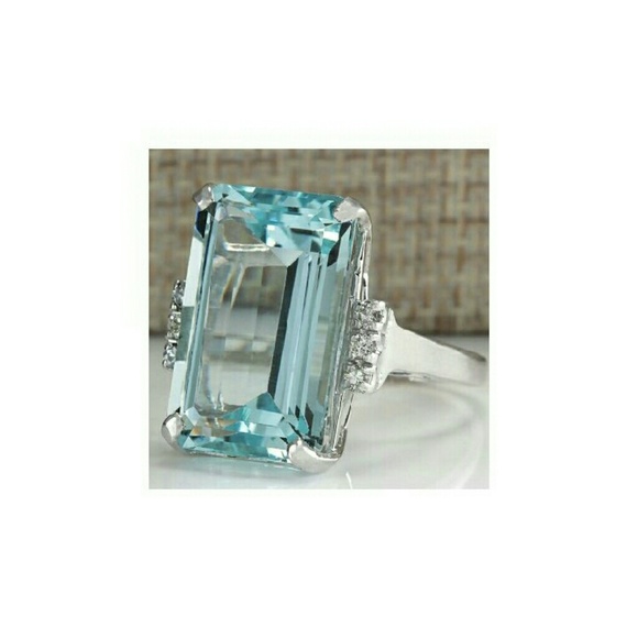 Jewelry - Blue topaz ring 5🌟 rated